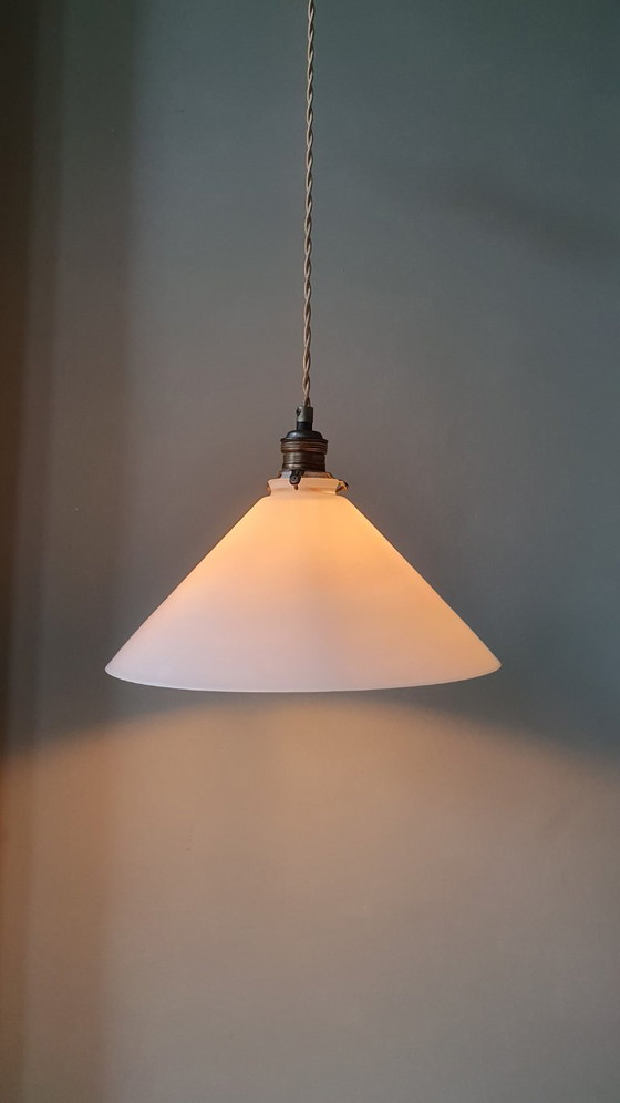 Image 1 of Vintage pendant lamp in opaline/frosted glass - banker's lamp or shoemaker's lamp