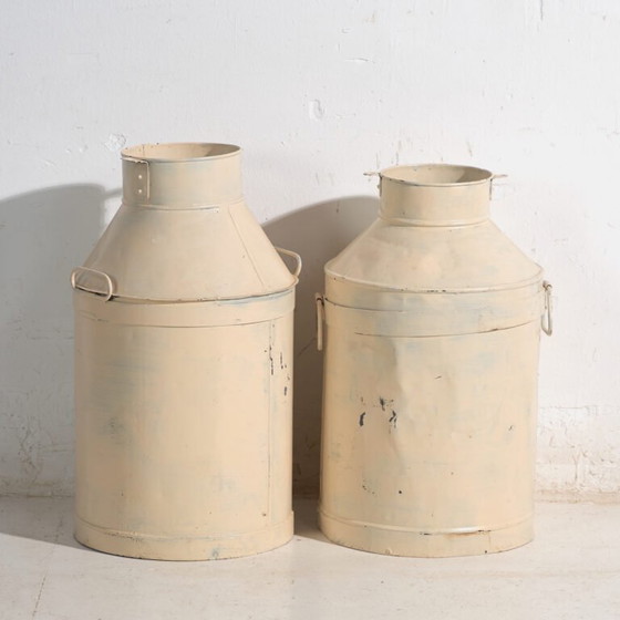 Set of two antique painted tin milk cans – Poland, circa 1950 – Decorative Objects, Iron, Rustic (photo 7 of 10)