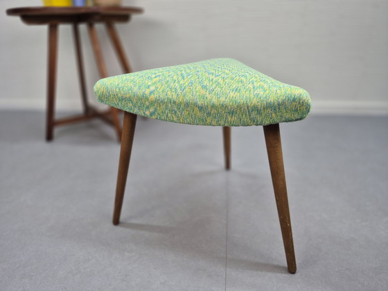 Image 1 of Tabouret triangulaire vintage avec revêtement en tissu neuf, de style danois.