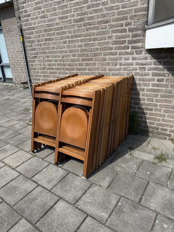Image 1 of Partij van 37x vintage hardhouten klapstoel ‘70