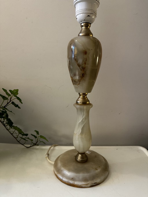 Lampe de table en albâtre avec détails en laiton