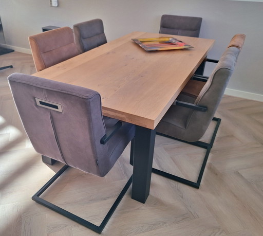 Mesa de comedor con seis sillas