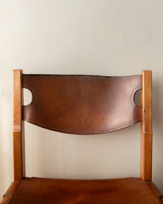 Brutalistische eetkamerstoelen van iepenhout en leer van Maison Regain, jaren 70, set van 4 – Leather (photo 12 of 15)