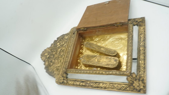 Image 1 of Niederländischer antiker, verzierter Messing-Galeriespiegel, Bürsten, Wandglas, Kupferschrank