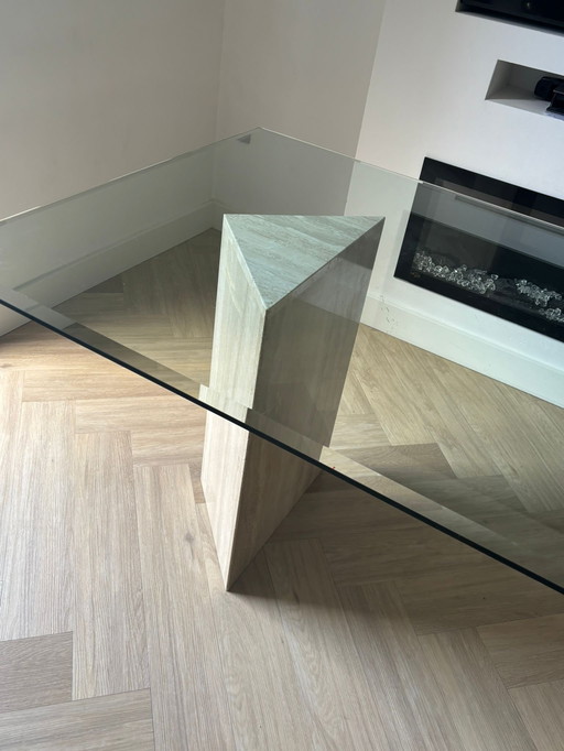 Magnifique table vintage en travertin avec plateau en verre – élégante et intemporelle