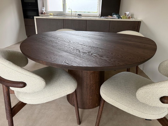 Tavolo da pranzo con quattro sedie da pranzo in legno marrone scuro e tessuto beige, Table du sud (foto 6 di 9)
