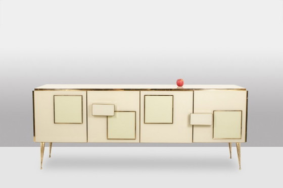 Image 1 of Credenza in vetro opalino color crema e bronzo dorato. Stile contemporaneo.