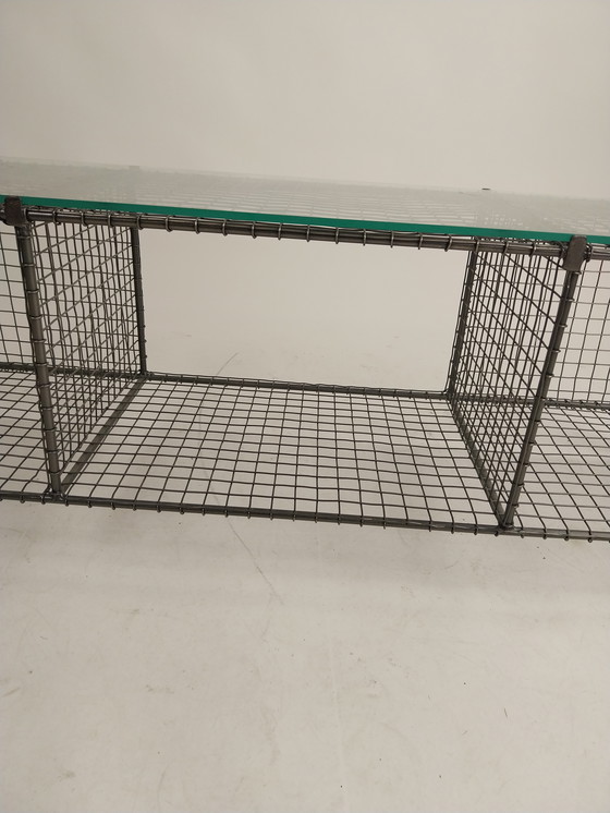 Image 1 of 1 x armoire en fil d'acier avec plateau en verre Années 1980