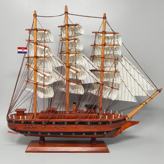 Sorprendente modellino di nave "Croatia" fatto a mano anni '70. Prodotto in Inghilterra. – Oggetti decorativi (photo 5 of 9)