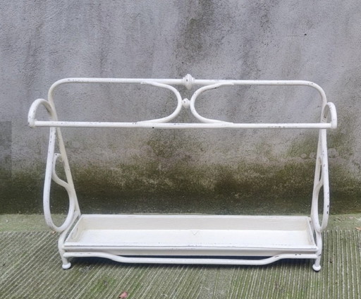Iron umbrella stand