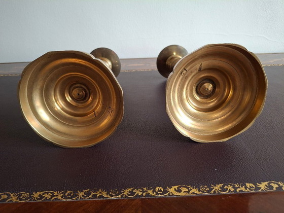 Image 1 of Par de candelabros grandes de latón dorado, siglo XIX