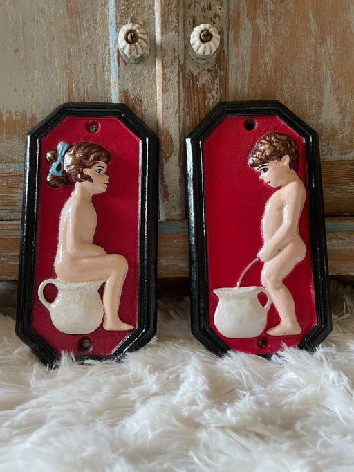 Letreros de baño vintage de hierro fundido rojo para niño y niña