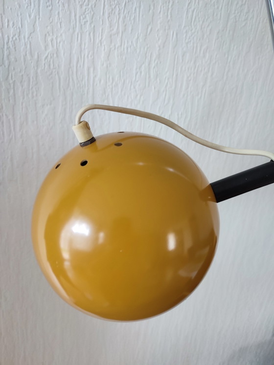 Herda Space Age Eyeball booglamp wandlamp mosterdgeel okergeel '70 – Wandlampen, Metal, Chrome (photo 3 of 15)