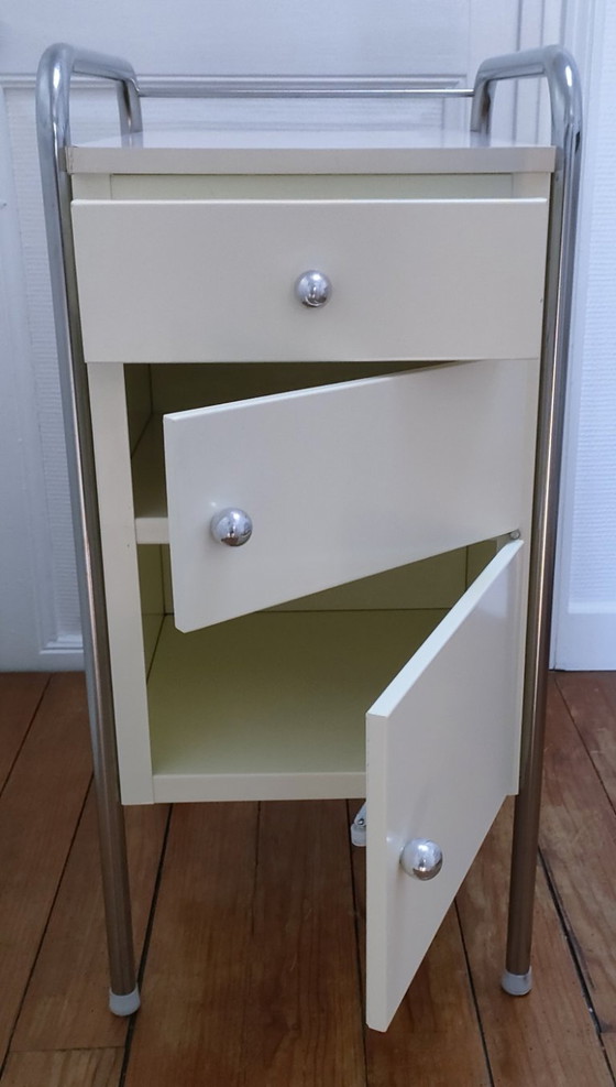 Image 1 of Comodino anni '80 in metallo laccato in acciaio inox