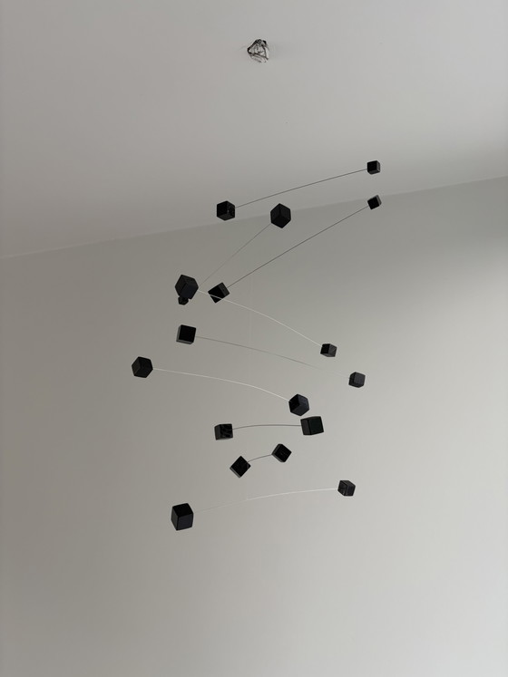 Image 1 of Mobile cinetico artistico – blocchi di legno neri – design moderno – 55 × 50 cm