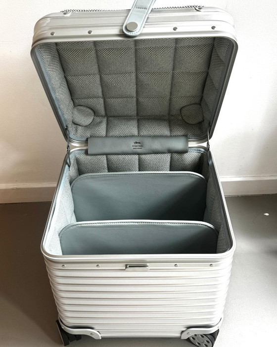 Tabouret en aluminium - Rimowa X Vitra (2025) (photo 8 of 13)