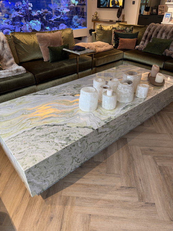 Image 1 of Mesa de centro de lujo de ónix jade verde con iluminación LED.