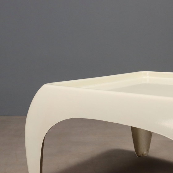 Image 1 of Dos mesas de centro de estilo futurista de los años 60 y 70.