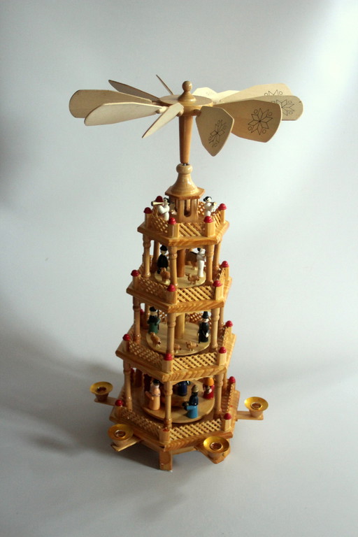 Large wooden Christmas pyramid from the Erzgebirge - Great decoration