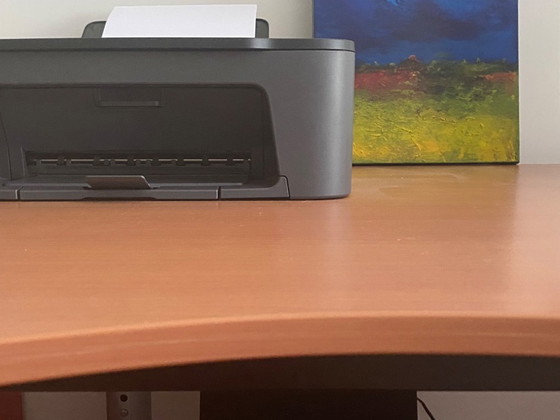 Image 1 of Fraai vormgegeven bureau Wave van Vepa