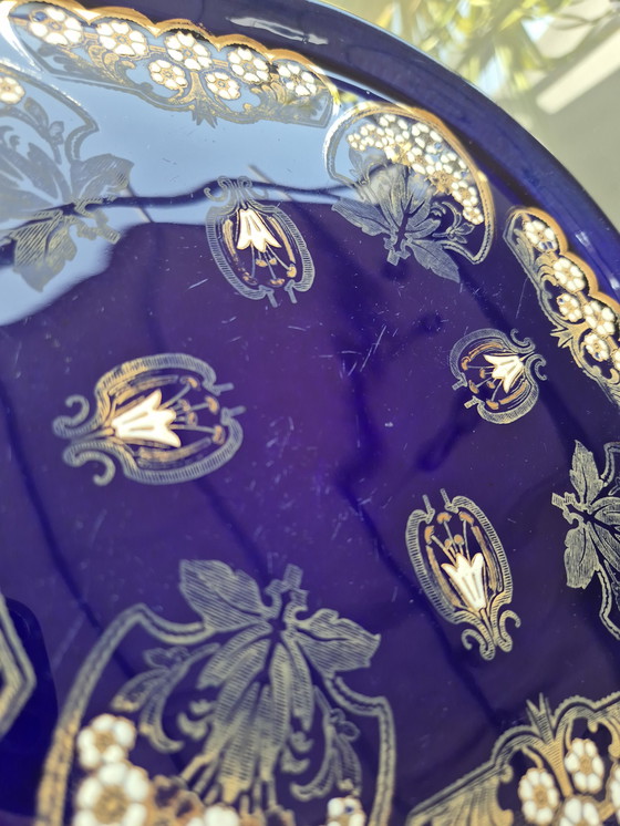 Image 1 of Plateau de service en céramique bleu cobalt - peint à la main avec de l'or et de l'émail - 32 cm