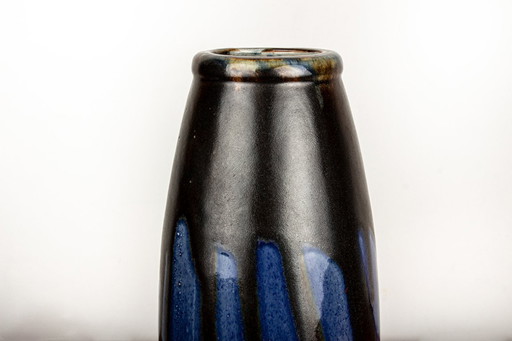 Grand vase Art-Déco en céramique émaillée bleue par Léon Pointu, Grès de Puisaye, 1920.