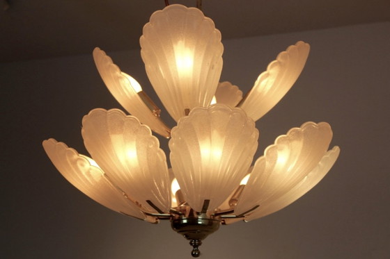 Lampadario francese in ottone con conchiglie in vetro di Murano (foto 9 di 10)