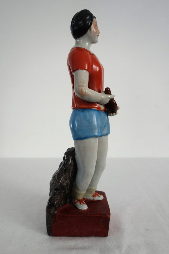 Image 1 of Estatua femenina de porcelana china con forma de galleta - Revolución Cultural n.° 10