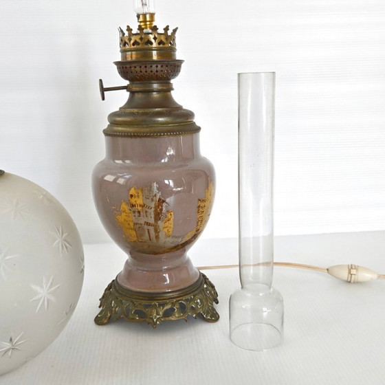 Image 1 of Antieke elektrische petroleumlamp, eind 19e eeuw, keramiek, brons en glas.