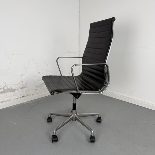 Herman Miller EA 119 - Leather
