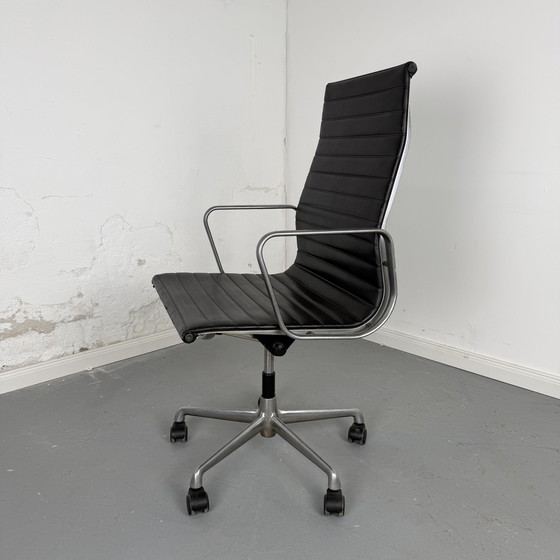 Image 1 of Herman Miller EA 119 - Cuero