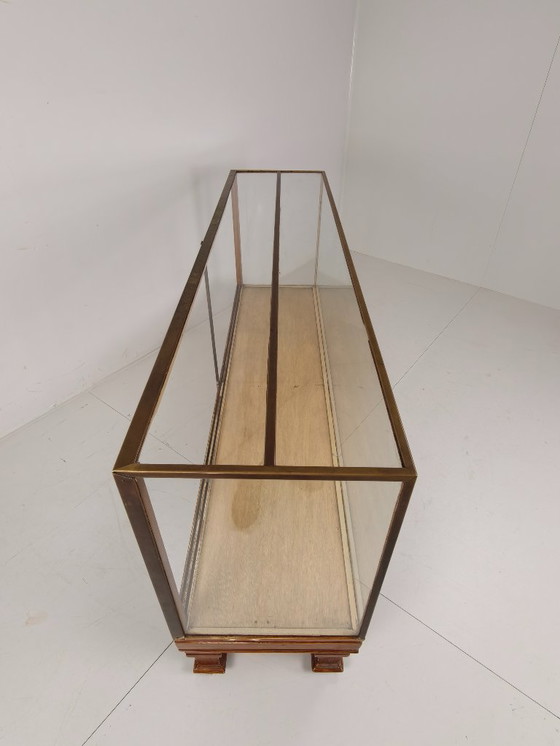 Image 1 of Bancone da negozio inglese antico in ottone – Modello stretto con misure in metri