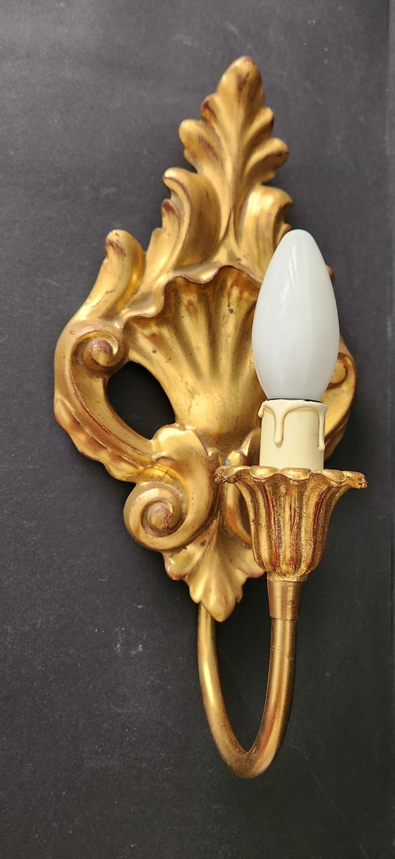 2 Louis XVI Neo-Classical Rocaille Wall Lamps with Gilded Carved Wood Appliqués, Handgeschnitzt, Frankreich (photo 8 of 15)