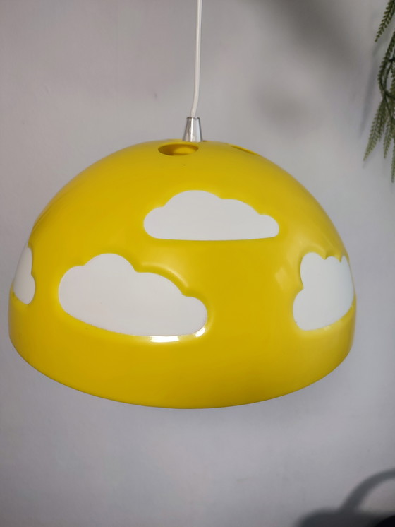 Image 1 of Lámpara de techo colgante Ikea Skojig con forma de nube amarilla