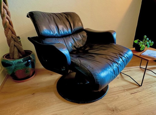 Chaise longue Saturn noire conçue par Yrjö Kukkapuro pour Haimi Finland.