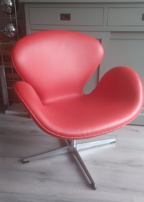 Dänisches Design Unmarkierter Leder-Schwanenstuhl Moderner Drehstuhl – Drehstühle, Metal, Leather (photo 10 of 12)