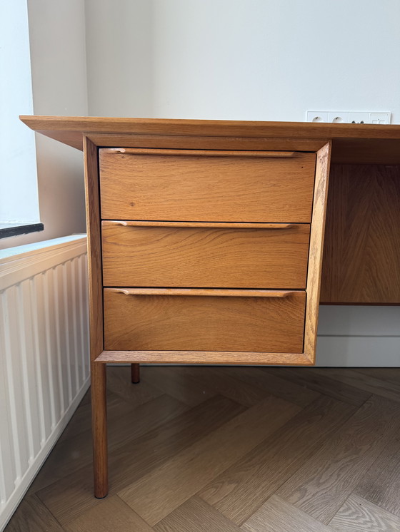 Image 1 of Wunderschöner Schreibtisch aus Holz – Made.com