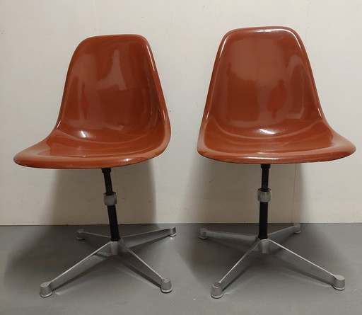 Beautiful Eames sidechairs