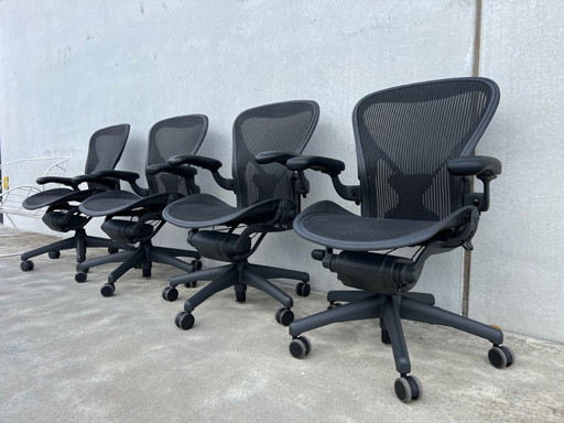 4x Herman Miller Aeron bureaustoel, model B