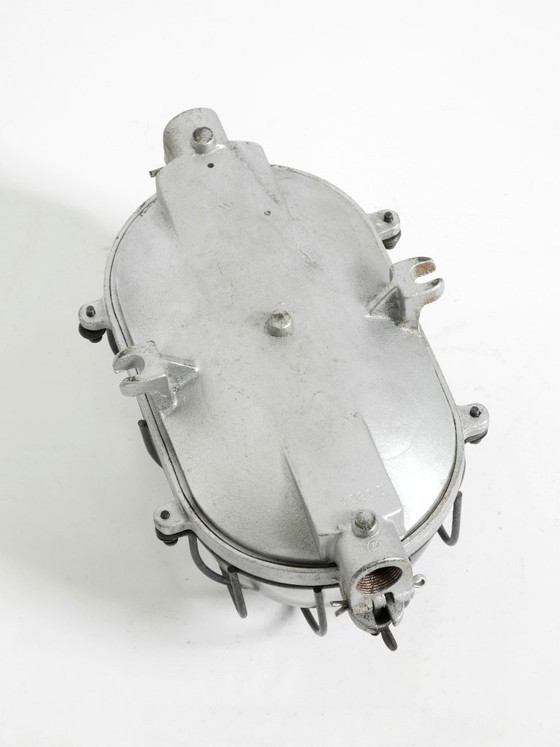 Image 1 of Rare grande lampe d'usine vintage des années 1950, en aluminium moulé et en verre.