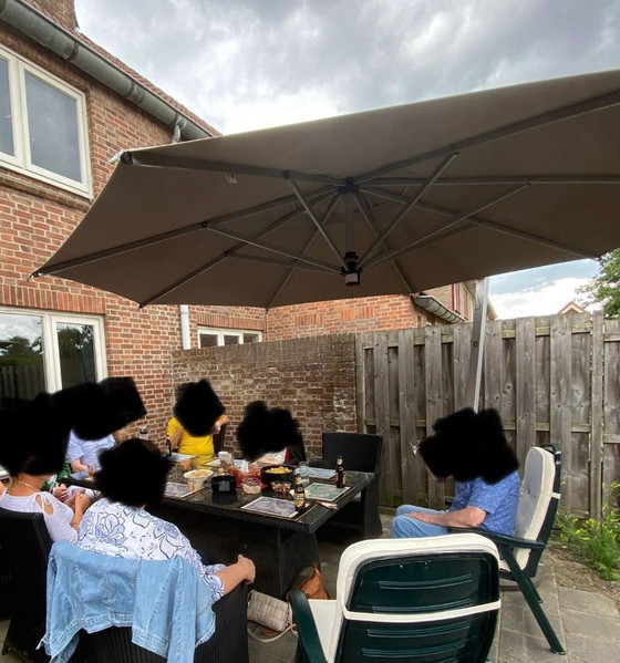 Image 1 of India  zilver alu taupe kleurige verstelbare zweefparasol met zware voet