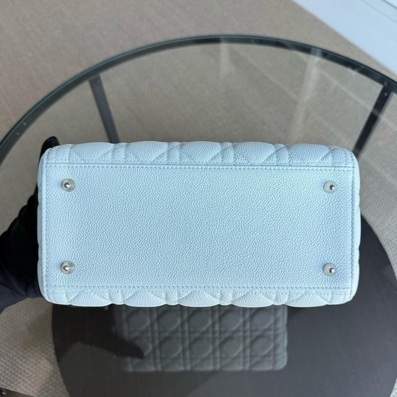 Image 1 of DIOR LADY MEDIUM CAVIALE - CANNAGE BIANCO GHIACCIO BLU GHIACCIO ACCESSORI ARGENTO