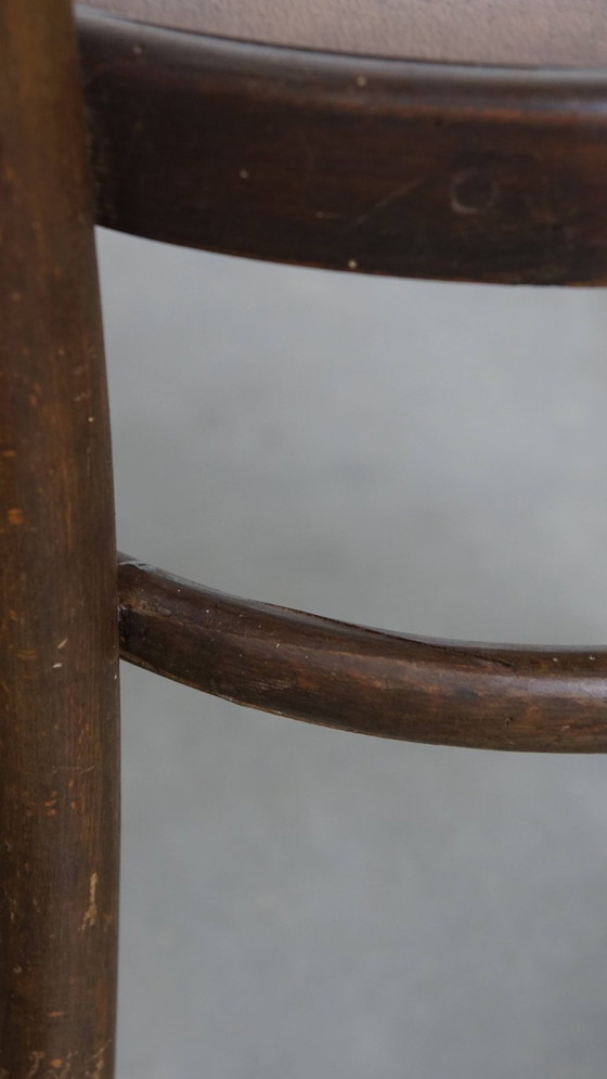 Image 1 of Bistrostuhl im Stil von Thonet mit schönen Schnitzereien im Sitz