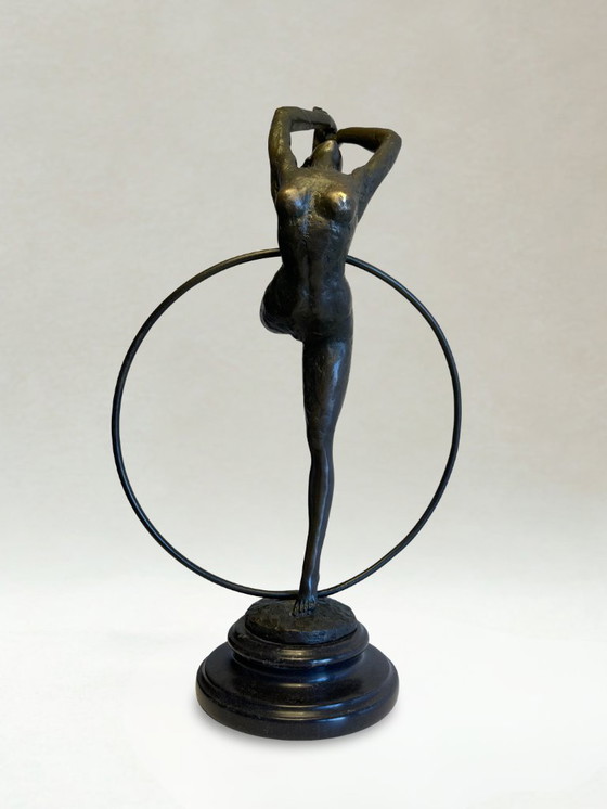 Image 1 of Art Deco sculptuur – Hoepeldanseres – Decoratief brons – Gesigneerd P. Collinet – 39 cm