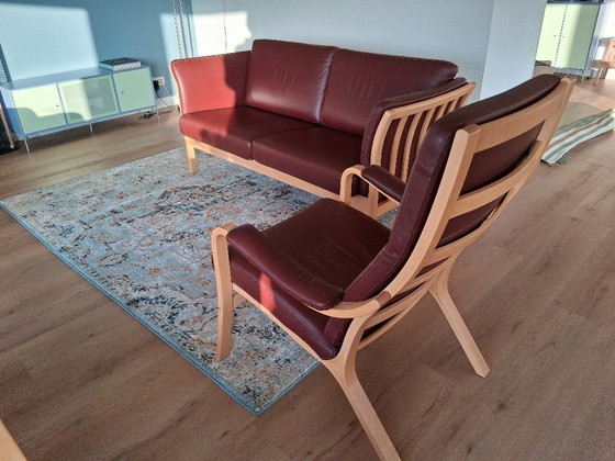 Image 1 of FAUTEUIL Deens gelakt beuken en rood leer 