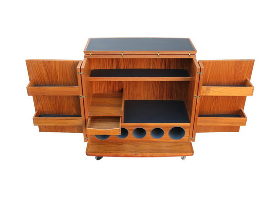 Mueble bar danés de teca de Illum Wikkelsø para CFC Silkeborg, años 60 – Wood (photo 6 of 11)