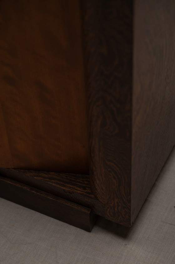 Image 1 of Dressoir uit het begin van de 20e eeuw in de stijl van De Coene