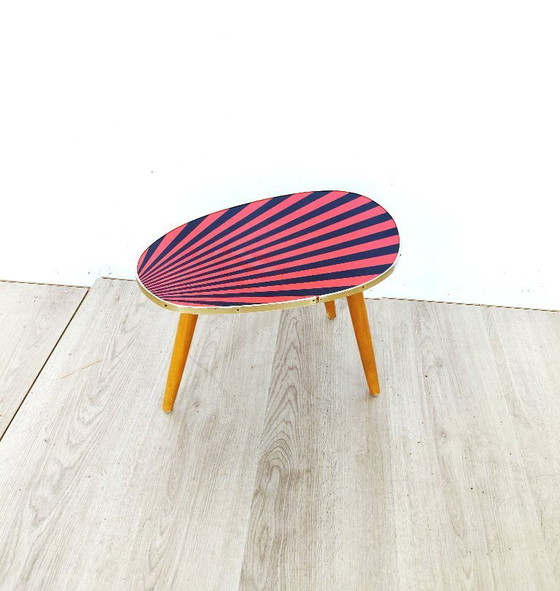 Image 1 of Table d'appoint des années 1950 avec un motif distinctif