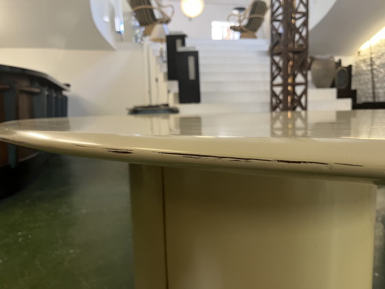 Image 1 of Tavolo da pranzo ovale laccato