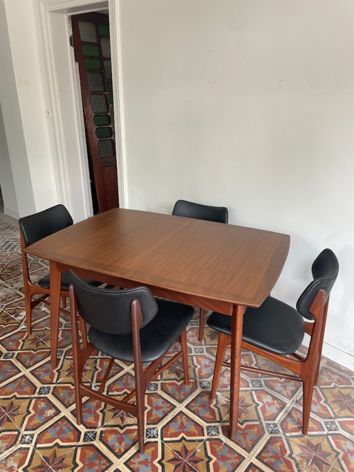 Table à manger en teck Van Teeffelen